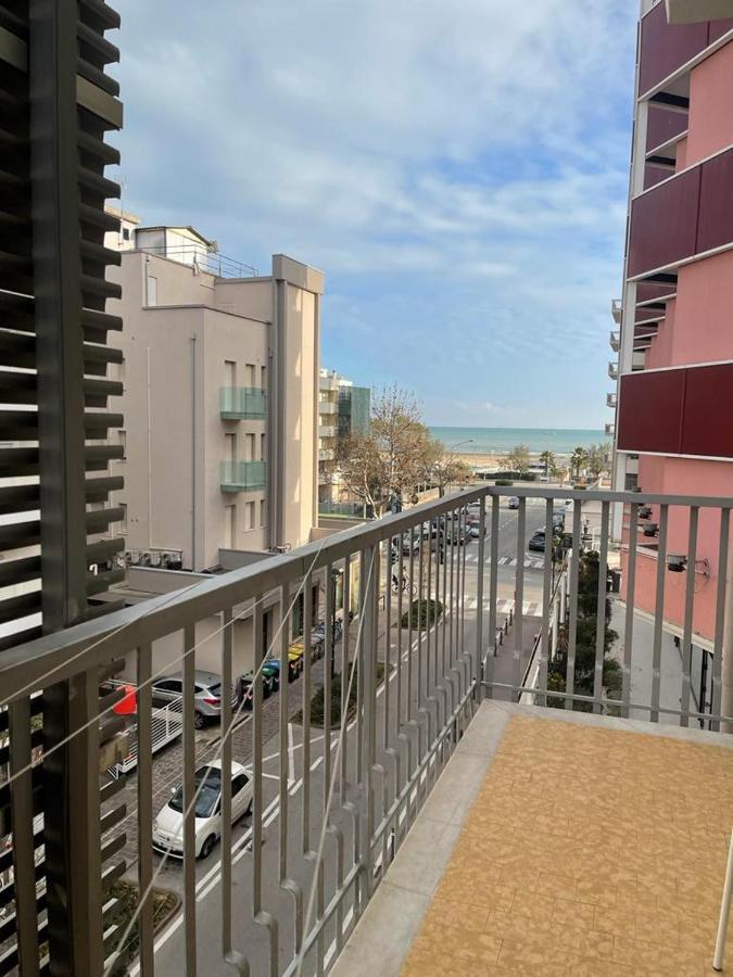 Hotel Losanna Rimini Buitenkant foto