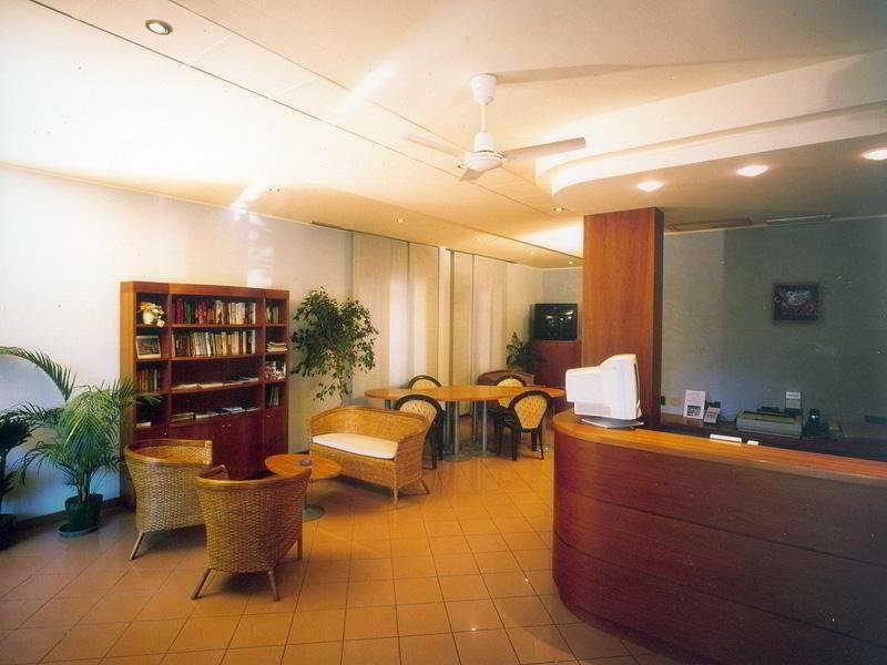 Hotel Losanna Rimini Buitenkant foto