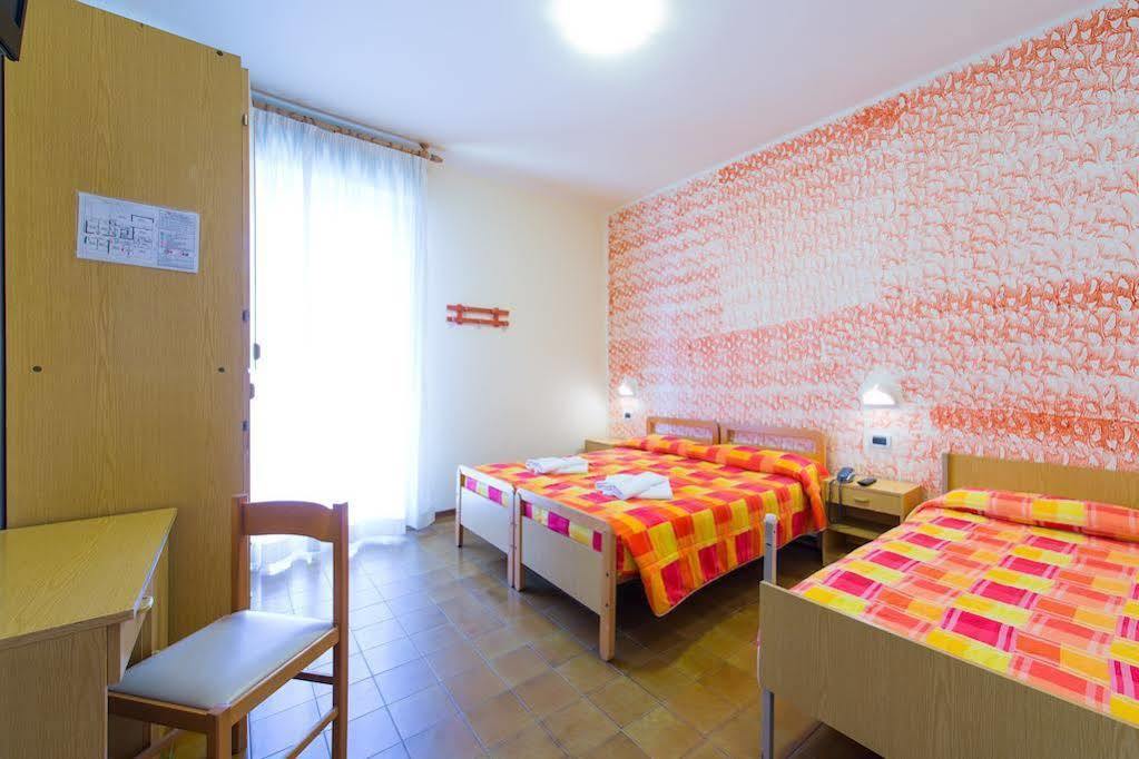 Hotel Losanna Rimini Buitenkant foto